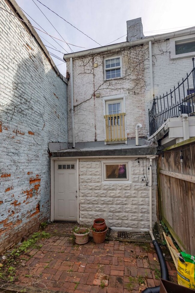 Building Photo - Charming 2Bed/2Bath in Fells Point