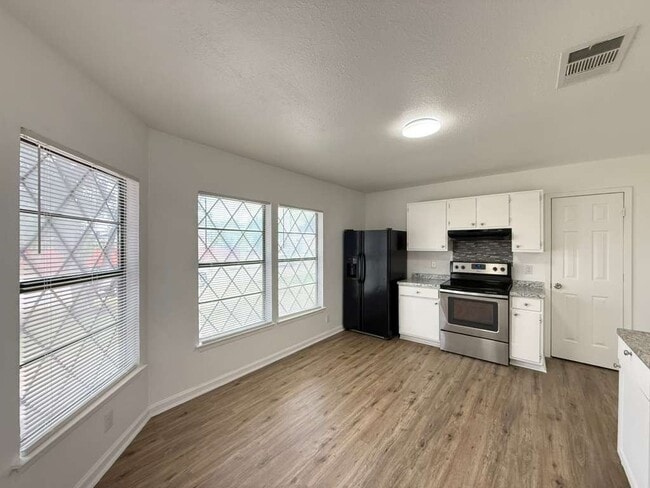 Photo - 6011 Hidden Rose House