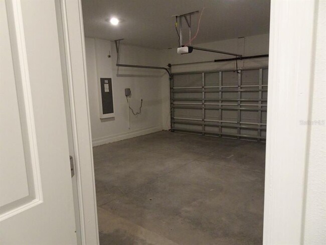 Building Photo - 3888 NE 33rd Ter