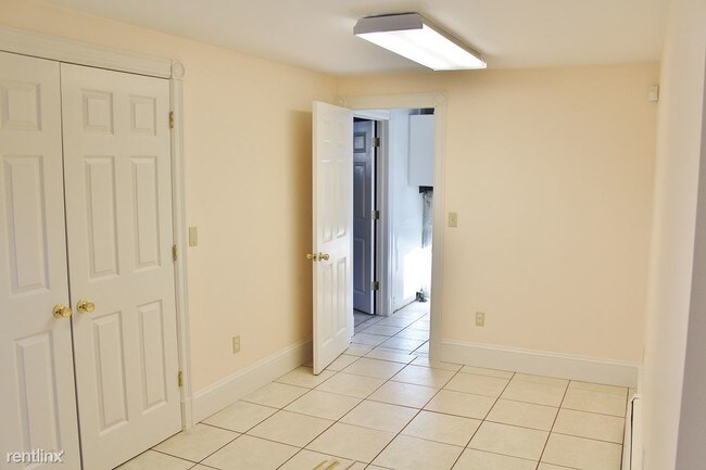 Building Photo - 3 br, 3 bath House - 269 N Niantic Dr