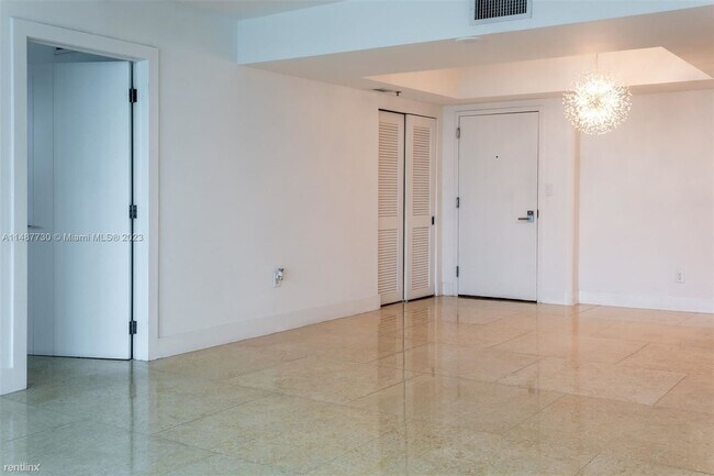 Foto del edificio - 3 br, 2 bath Condo - 650 West Ave Apt 1207