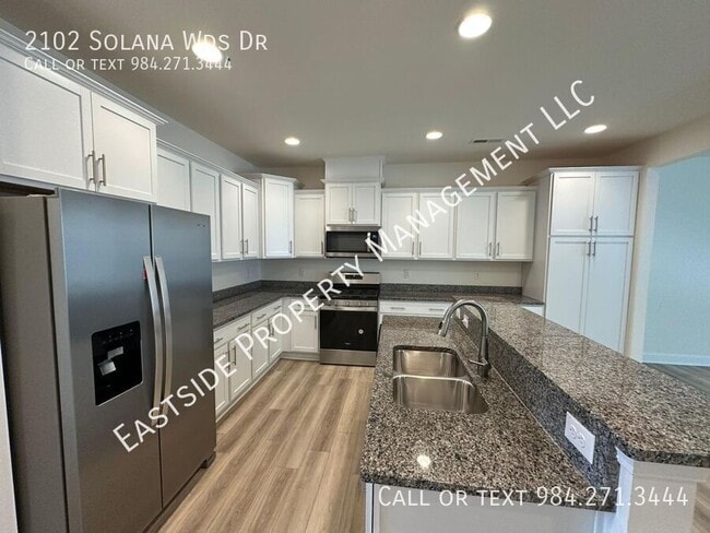 Building Photo - 2102 Solana Wds Dr