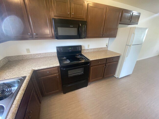 Foto del edificio - For Lease - 2 Bed, 1 Bath, 950sqft Duplex ...