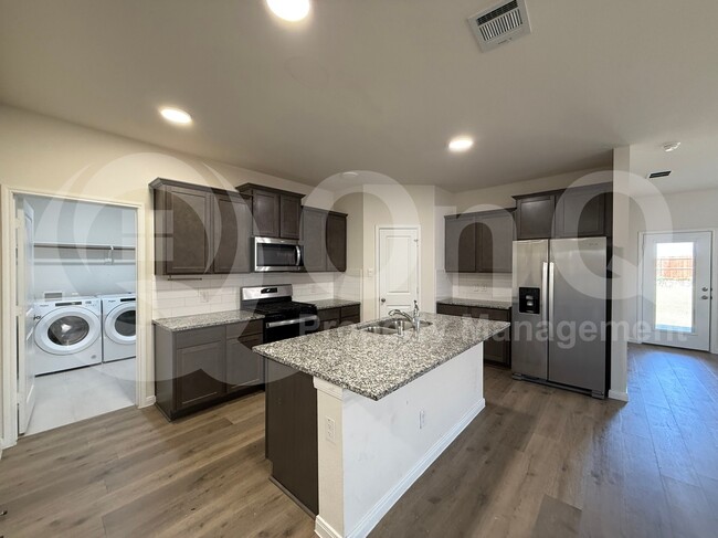 Building Photo - 1400 Colonial Bluff Ln