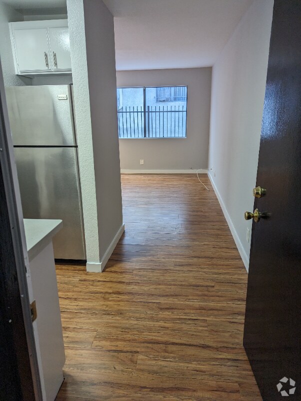 Building Photo - 7014 Lanewood Ave