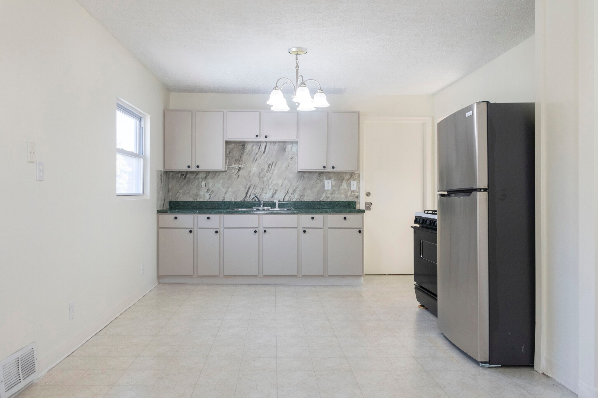 2301 Hood Ave Cleveland, OH 44109 – photo 1