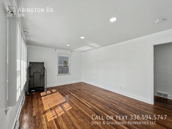 Foto del edificio - 703 Abington Dr