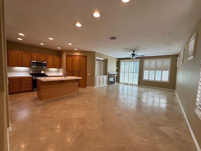 Foto del edificio - Single Story 3 Bedrooms Plus Den, Paseo Del Sol!!!