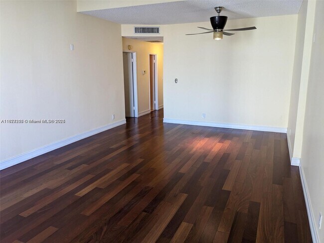 Building Photo - 18151 NE 31st Ct