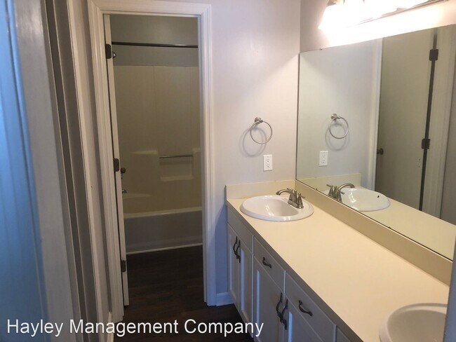 Building Photo - 3 br, 2 bath House - 2104 Hamilton Dr