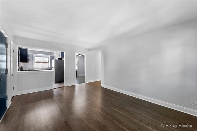 Building Photo - 2729 W Berwyn Ave