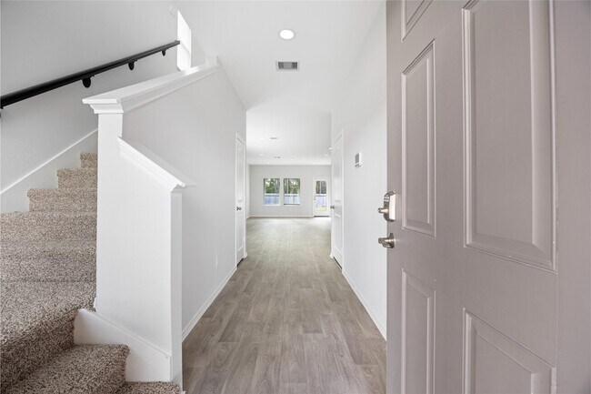 Building Photo - 24059 Kentwood Springs Dr