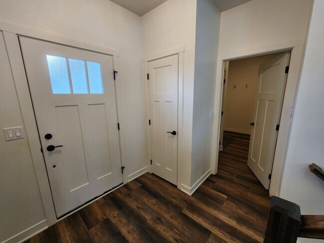 Foto del edificio - 1012 Eagle Vista Ln