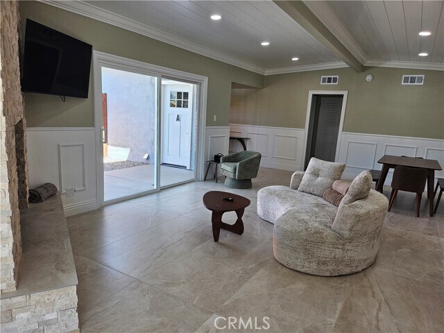 Foto del edificio - 44250 Russell Ln