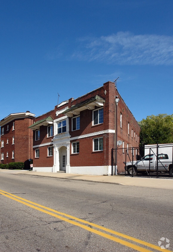 Primary Photo - 35-37 Merriman Rd