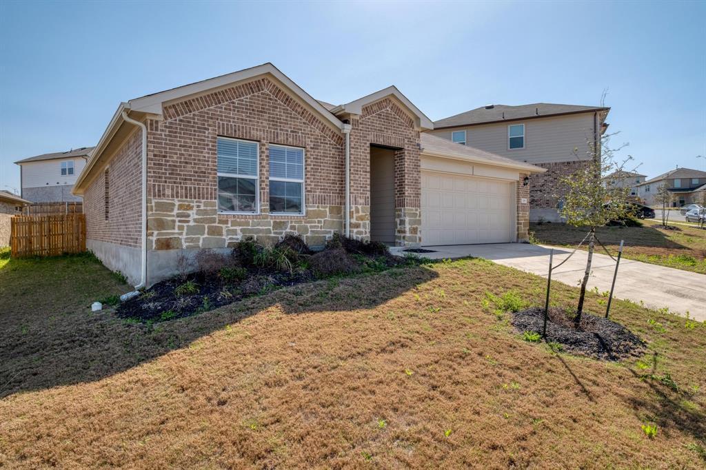 Foto principal - 109 Bethpage Dr