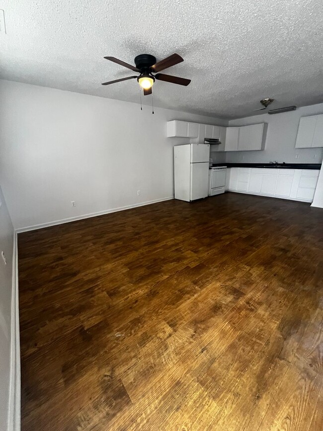 Foto del edificio - 3 Bedroom 1 Bath apartment!