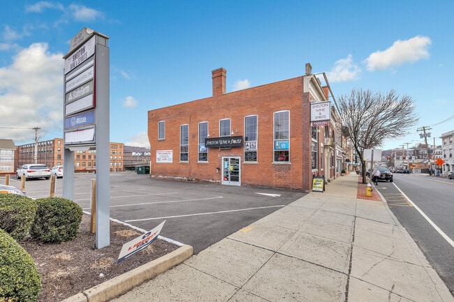 Foto del edificio - 475 Howe Ave