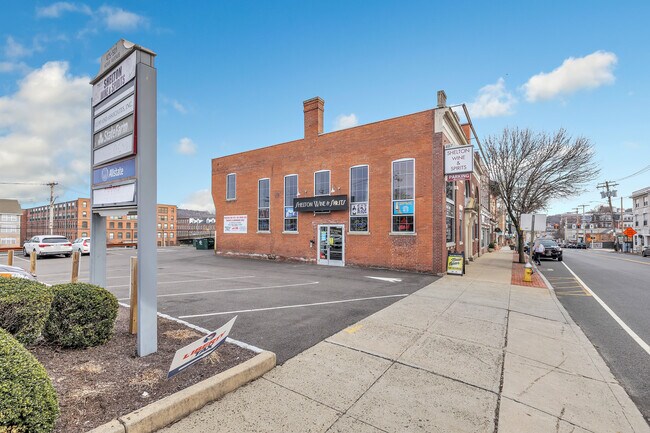 Building Photo - 475 Howe Ave