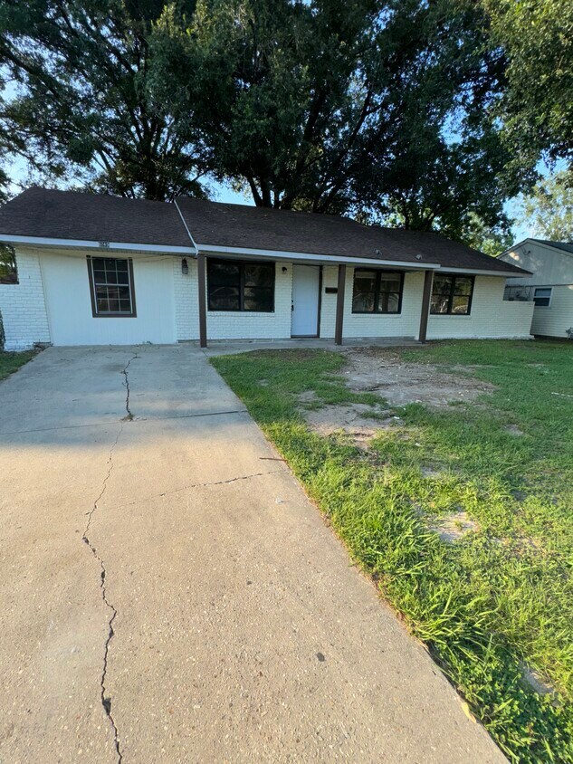 Foto principal - 6749 Perimeter Dr