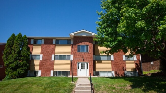 Building Photo - 906 20th Avenue Pl