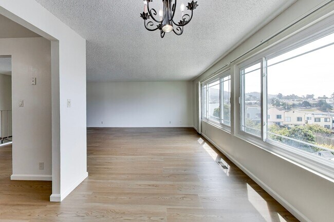 Foto del edificio - Beautiful 4-Bedroom, 2-Bathroom Daly City Home for Rent