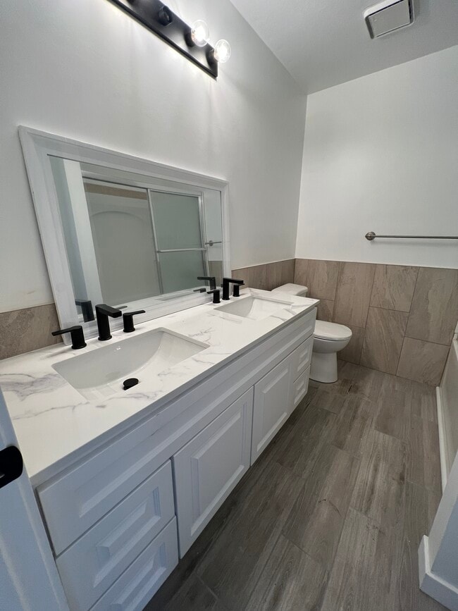 Building Photo - 30872 Janlor Dr