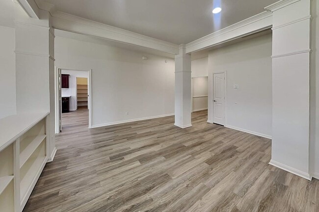 Building Photo - 383 Hyland Ln