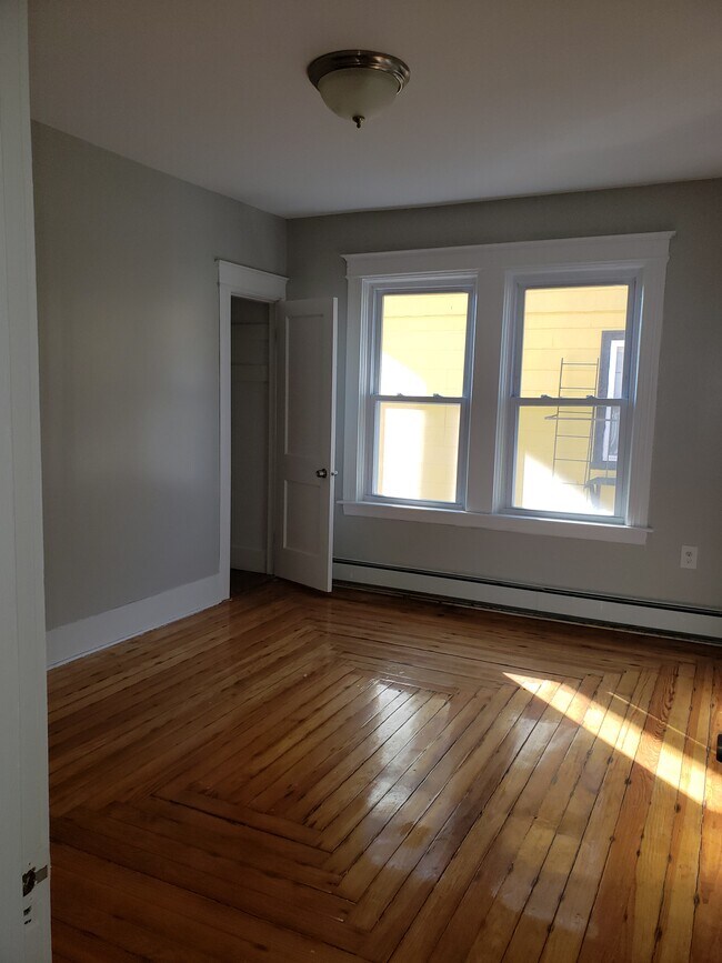 Building Photo - 128 7th Ave