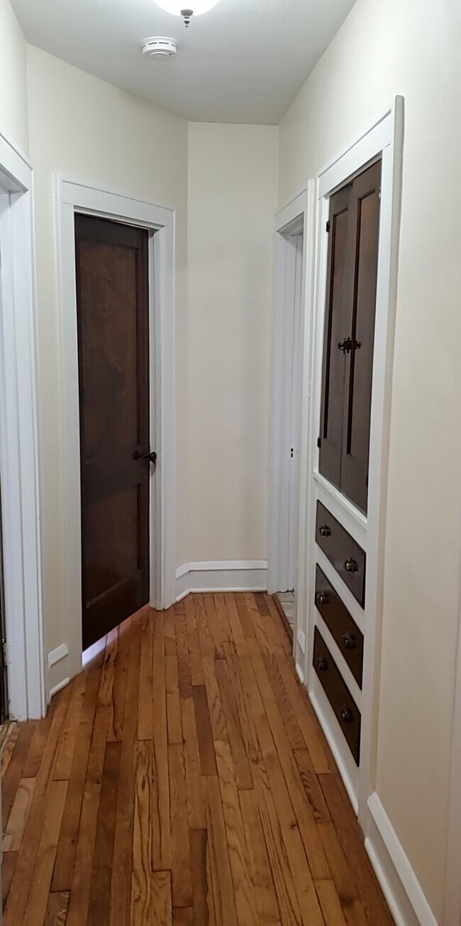 1264 b Rd Unit 1, Lakewood, OH 44107 Apartments in Lakewood, OH