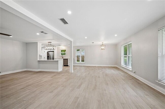 Foto del edificio - 208 Country Club Blvd