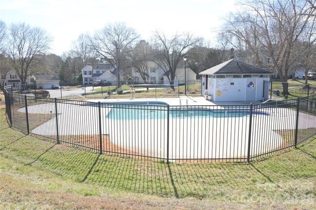 Building Photo - 108 Water Oak Dr