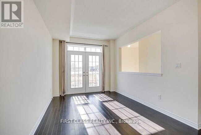 Photo du bâtiment - 126 Farooq Blvd
