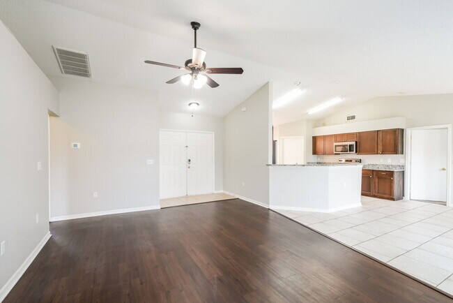 Foto del edificio - 8025 Apple Blossom Dr