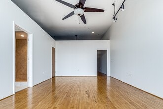 Building Photo - 1312 Live Oak St