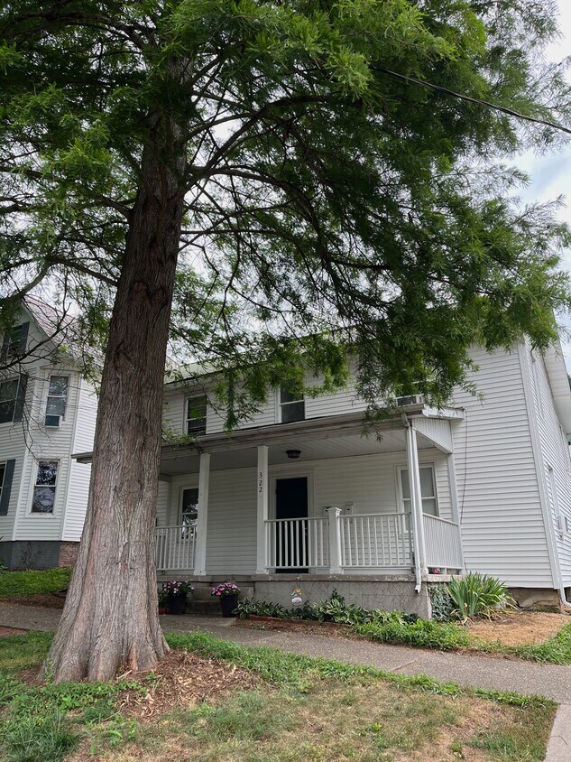Welcome home to 322 6th Street! - 322 6th St