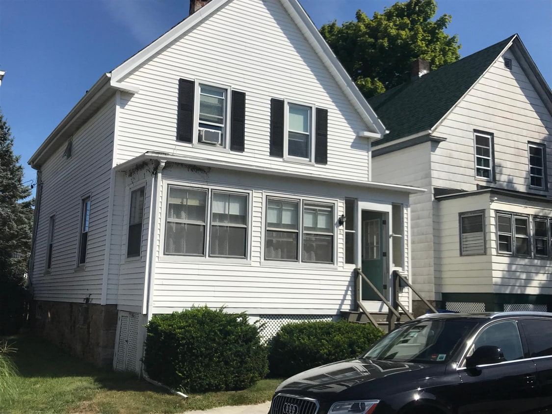 8 Carey St, Newport, RI 02840 House Rental in Newport, RI