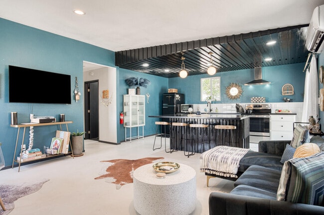 Building Photo - 61589 El Reposo St