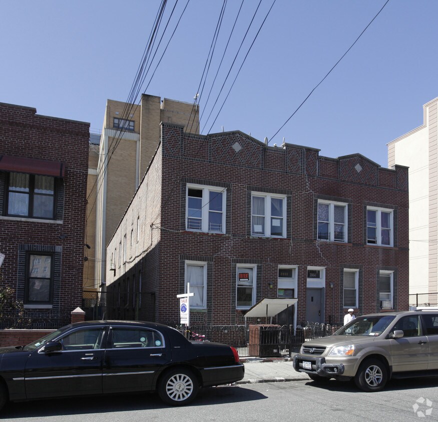 Primary Photo - 2866 Brighton 4th St
