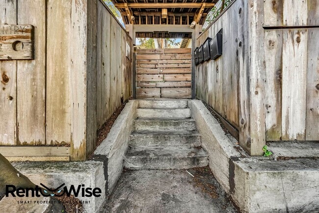 Foto del edificio - 130-136-136 Mullen Ave