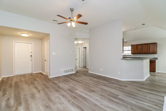 Building Photo - 1207 Belclaire Ln