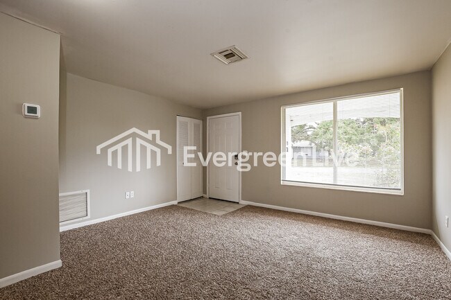 Foto del edificio - 2038 Keyes Ln