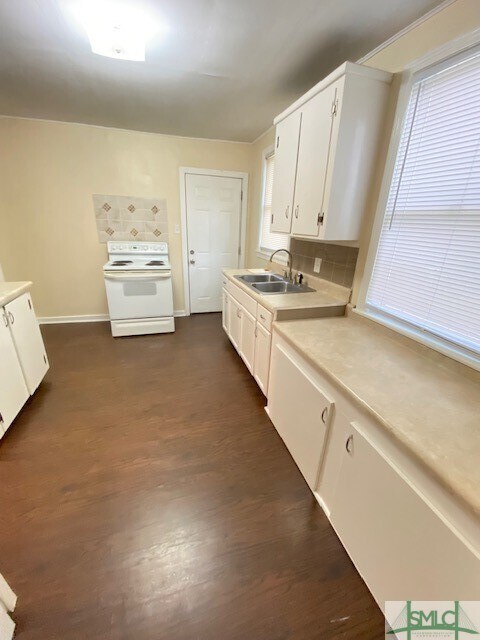 Building Photo - 107 Evora St