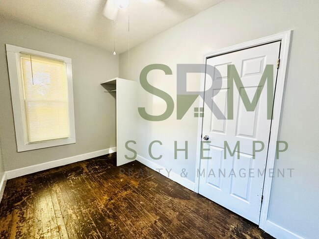 Foto del edificio - Updated Three Bedroom close to Churchill Downs-Section 8 accepted