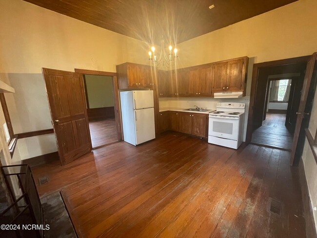 Foto del edificio - 23500 River Rd