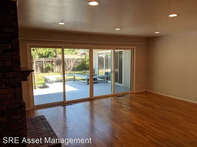 Building Photo - 4 br, 2 bath House - 1636 English Dr