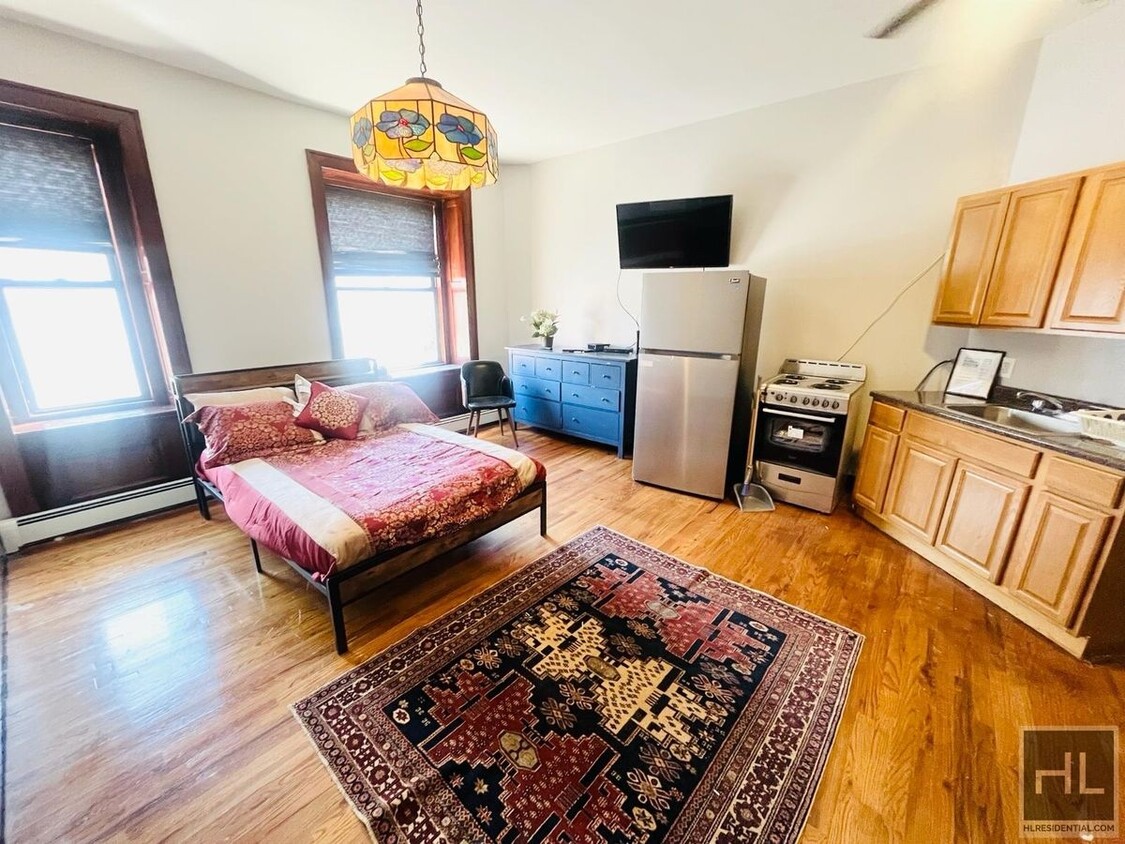 Primary Photo - Your Bright & Cozy Fully-Furnished Studio ...