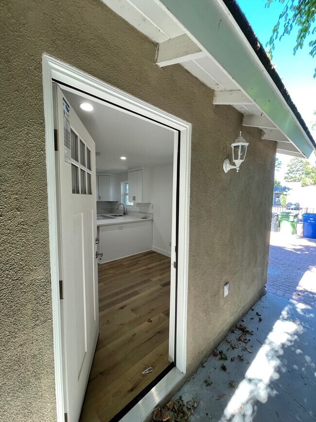 8015 Cozycroft Ave Unit 8013, CA 91306 Condo for Rent in