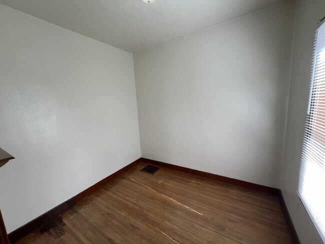 Building Photo - 211 N Washington St