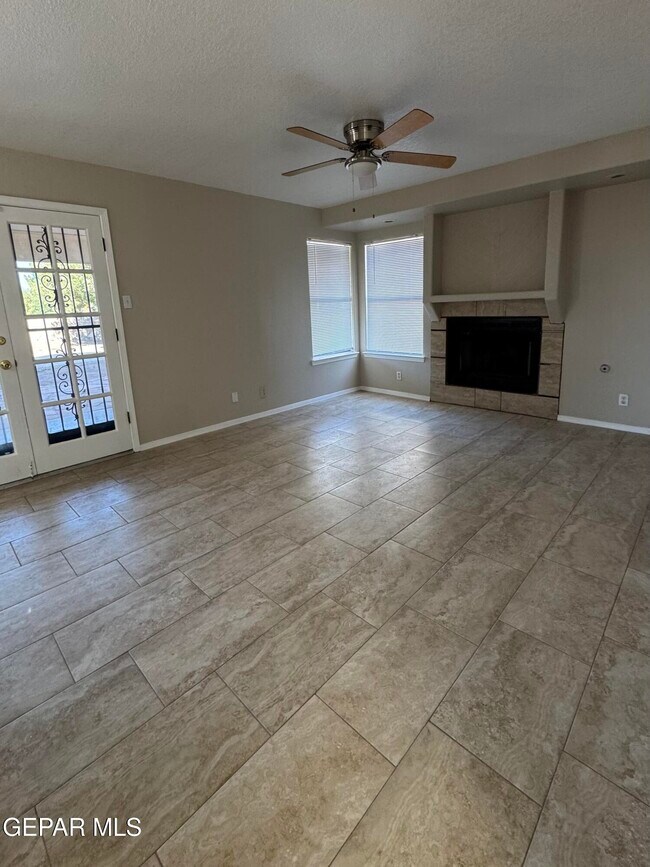 Foto del edificio - 1801 Garden Gate Way